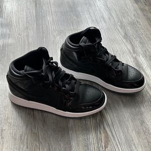 Youth Air Jordan 1 Mid Sneaker